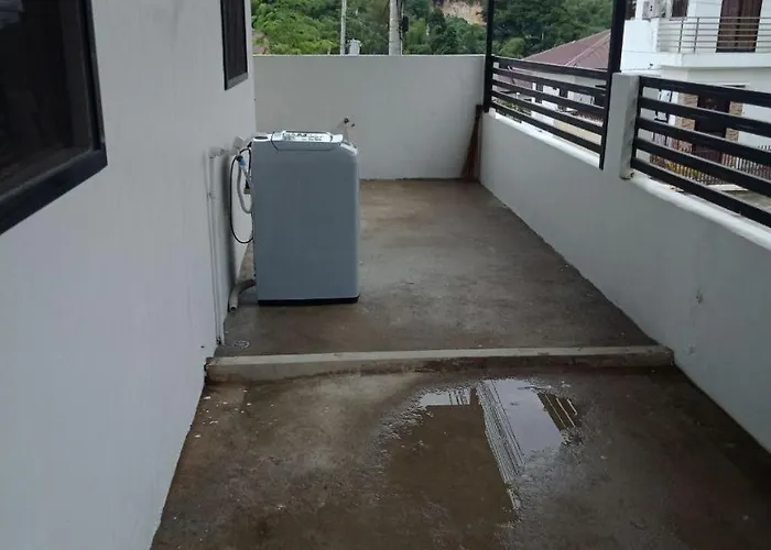 Corner House With Parking 4-10 Pax Mandaue City