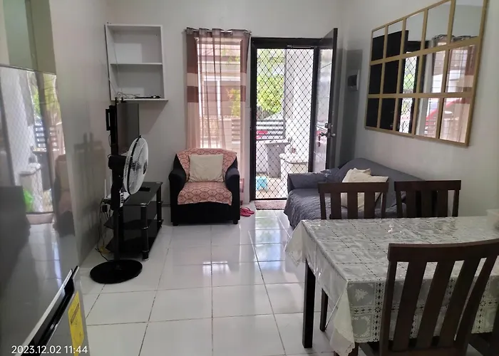 Corner House With Parking 4-10 Pax * Mandaue City